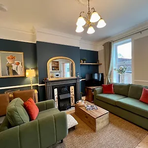 https://apt-the-prestbury-annexe.tophotelsbath.com