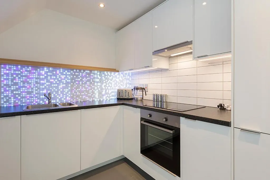 - Edinburgh - Apartment With Balcony And Free, Secure Garage Parking 0*,  United Kingdom