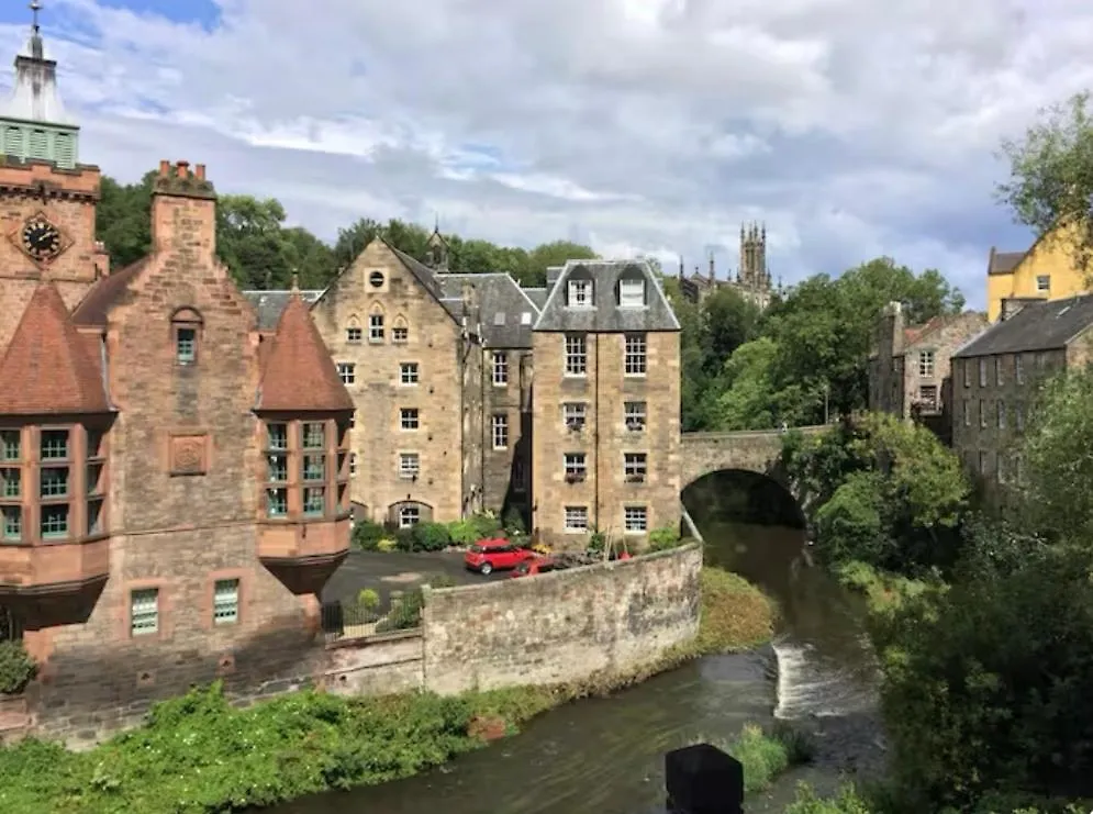 - Edinburgh - Apartment With Balcony And Free, Secure Garage Parking 0*,  United Kingdom