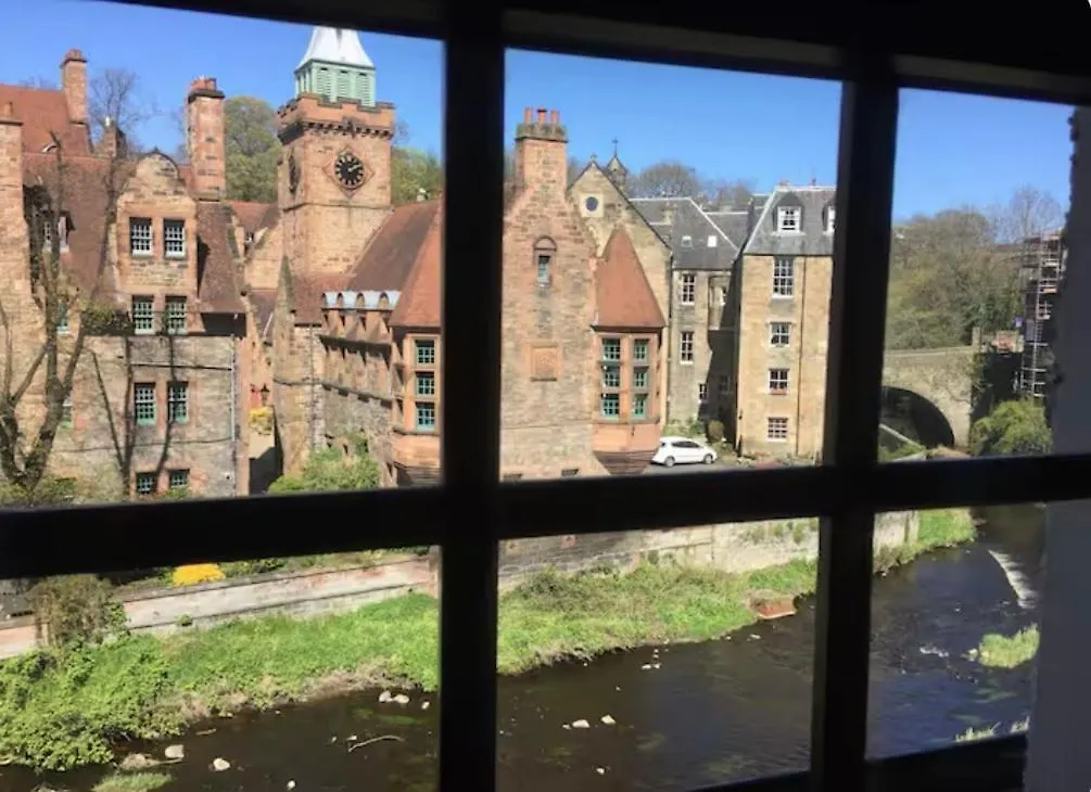 - Edinburgh - Apartment With Balcony And Free, Secure Garage Parking