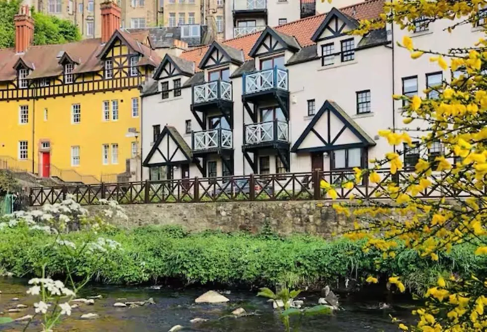 - Edinburgh - Apartment With Balcony And Free, Secure Garage Parking