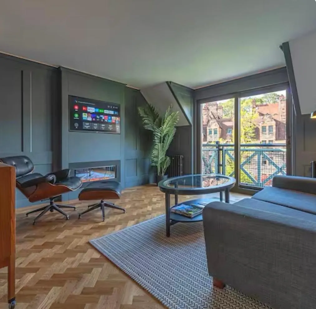 - Edinburgh - Apartment With Balcony And Free, Secure Garage Parking United Kingdom